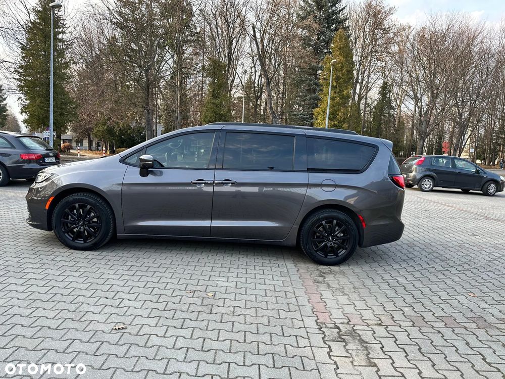 Chrysler Pacifica - 4