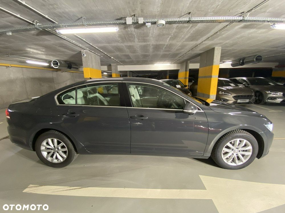 Volkswagen Passat - 8