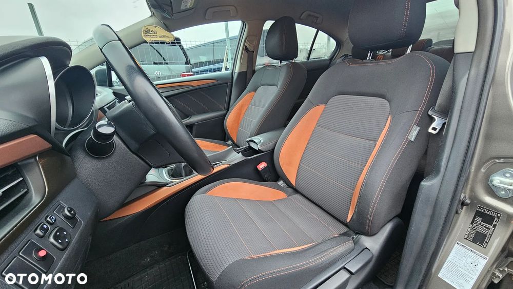 Toyota Avensis 1.8 Premium - 6