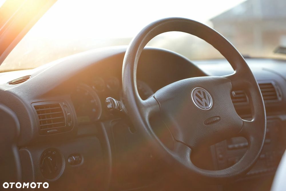 Volkswagen Passat 1.6 Comfortline Family - 8