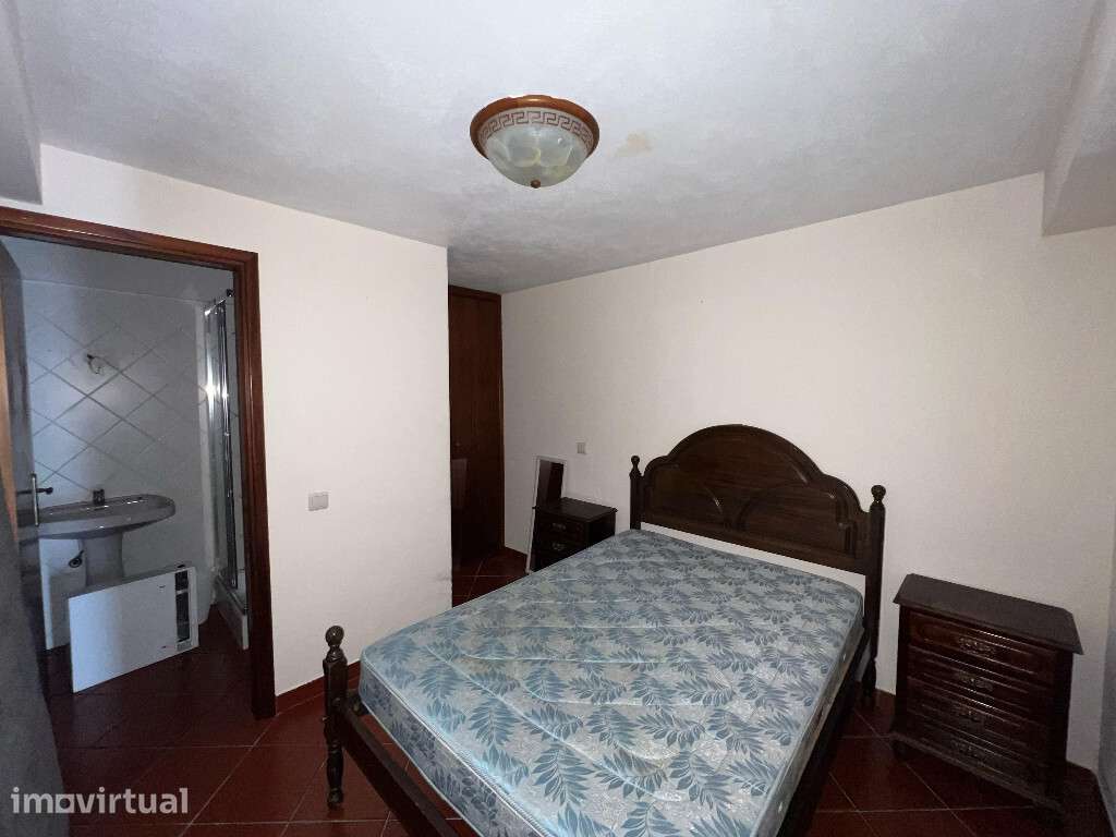 Garagem Transformada em T0 em zona de São Martinho do Bispo - Grande imagem: 3/4