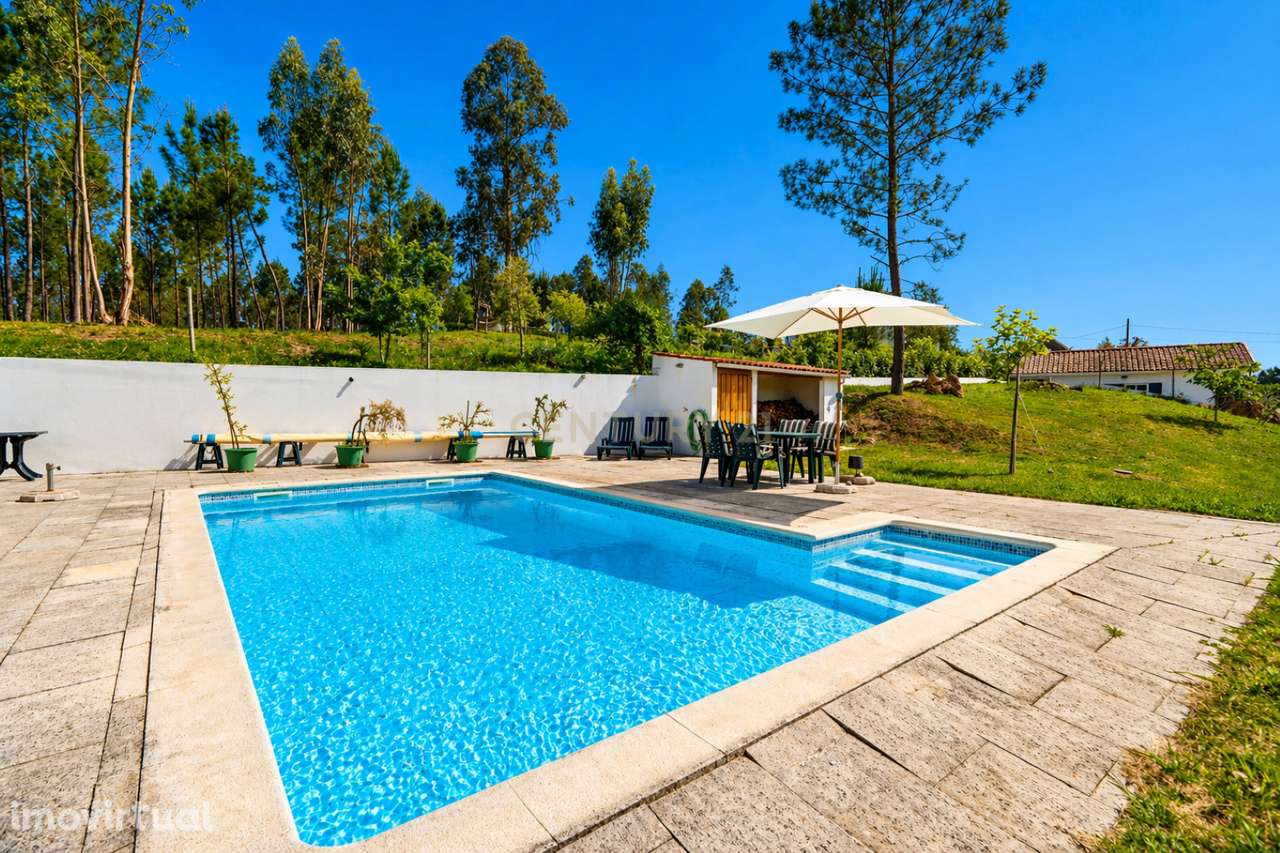 Moradia T3 em bom estado com terraço, piscina, jardim e garagem numa l - Grande imagem: 2/50