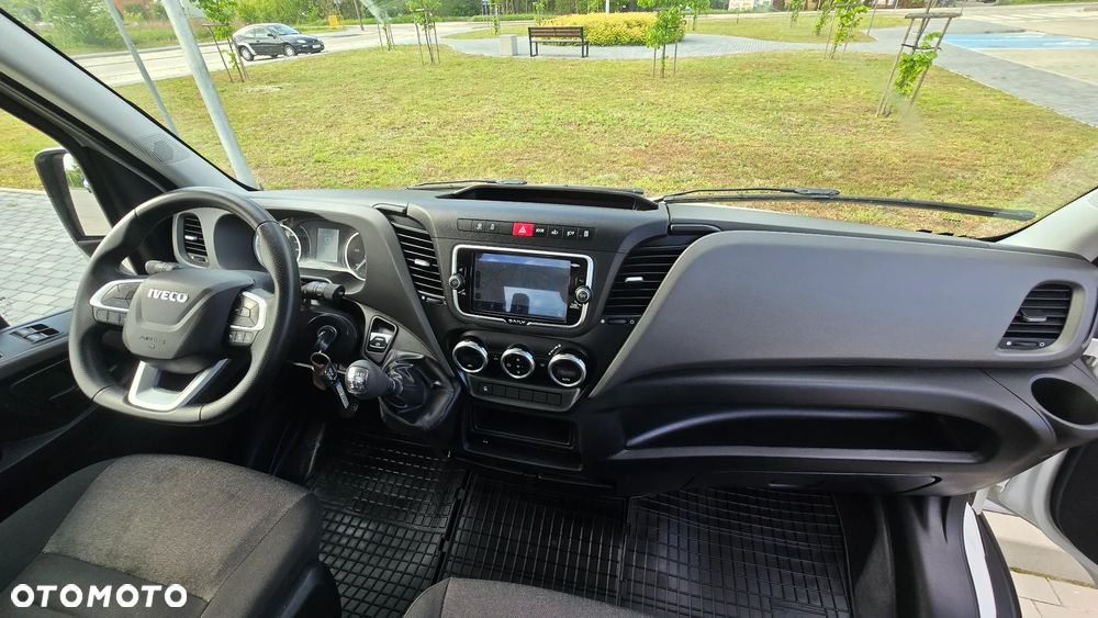 Iveco ❗️❗️DAILY 3.0 180KM MAXI 50C18 JAK NOWY ❗️❗️MODEL 2024 / BLOKADA MOSTU / SKRZYNIA OTWARTA WIDAR 10 PALET / 3500KG HAK / PIERWSZY WŁASCICIEL / NAVI / KAMERA COFANIA / FULL LED / TEMPOMAT AKTYWNY / BLIŹNIAKI / BURTY ALUMINIOWE / WERSJA WZMOCNIONA / FULL OPCJA / SERWIS ASO / SALON POLSKA / 35C15 50C15 35C18❗❗ JAK Z SALONU - NOWY -❗❗ - 38