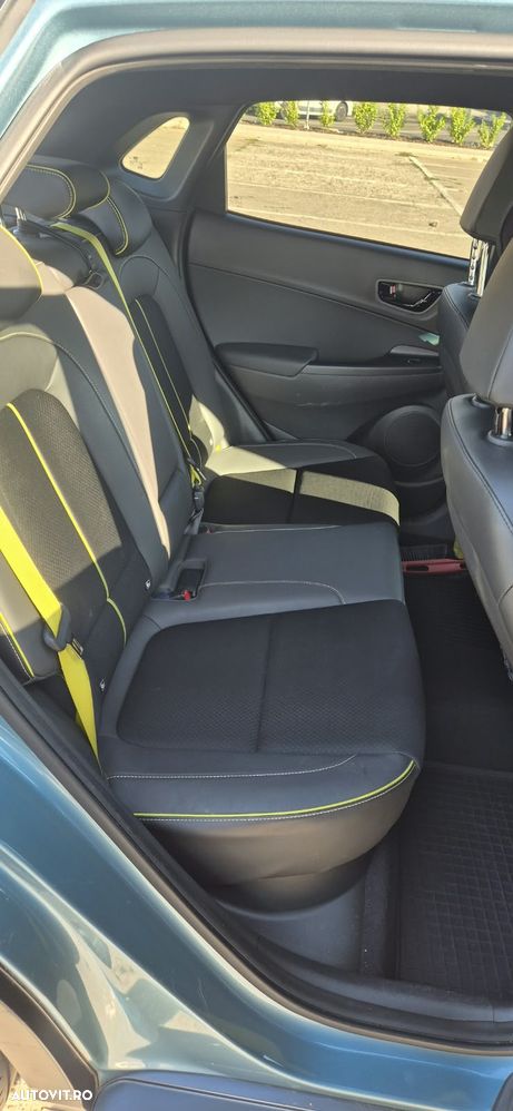 Hyundai KONA 1.6 T-GDI 4WD Aut. Luxury + - 7