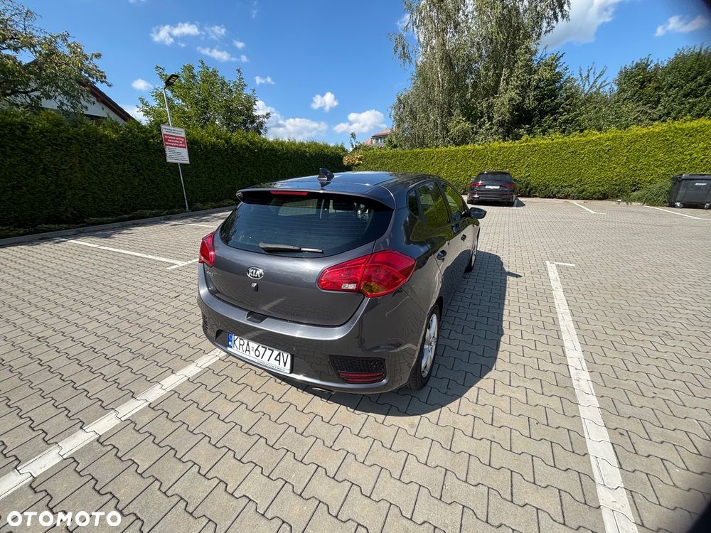 Kia Ceed - 10