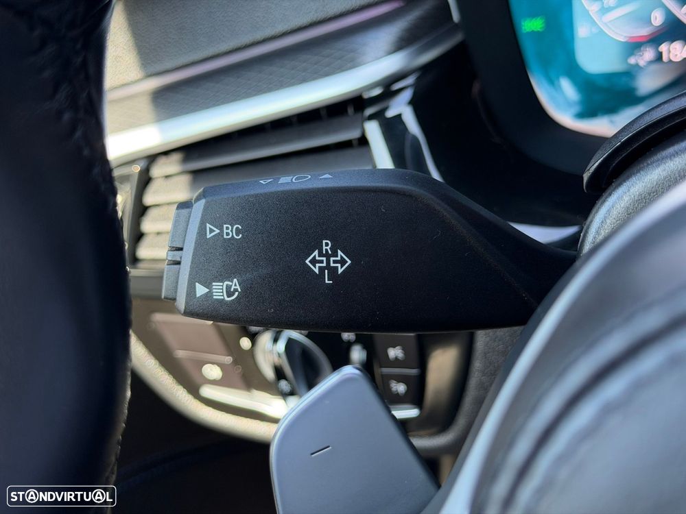 BMW 520 e Pack M — fotografia 36