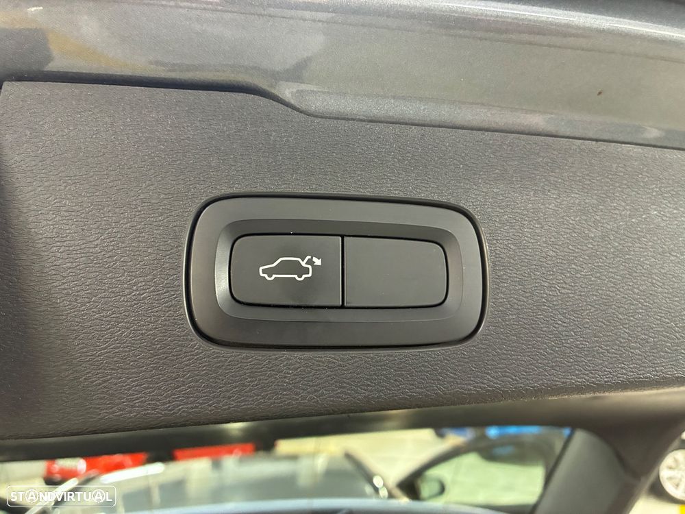 Volvo V60 2.0 D4 R-Design Geartronic — fotografia 25