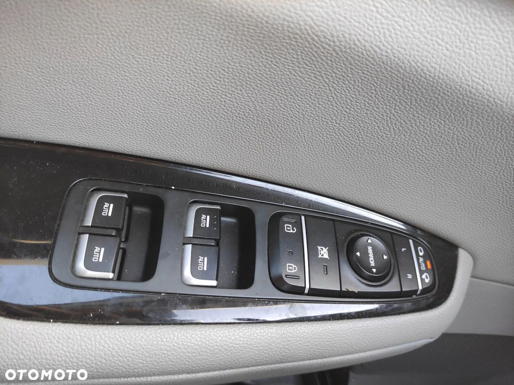 Kia Optima Plug-in Hybrid - 21