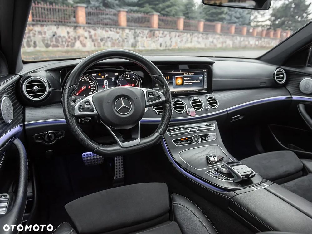 Mercedes-Benz Klasa E 220 d 4-Matic 9G-TRONIC - 30