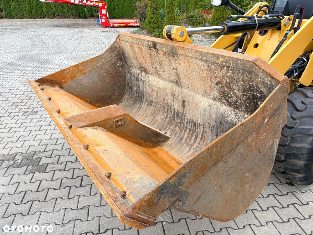 Caterpillar 908M - 11