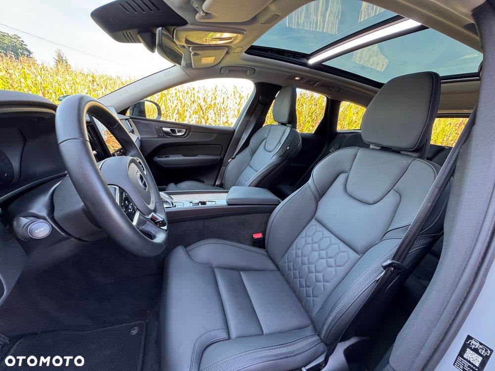 Volvo XC 60 B5 B AWD Plus Dark - 32