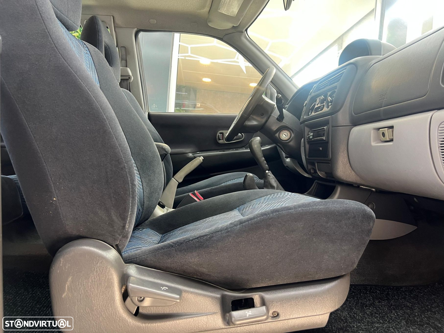 Mitsubishi Pajero Sport 2.5 TD GLS - 13