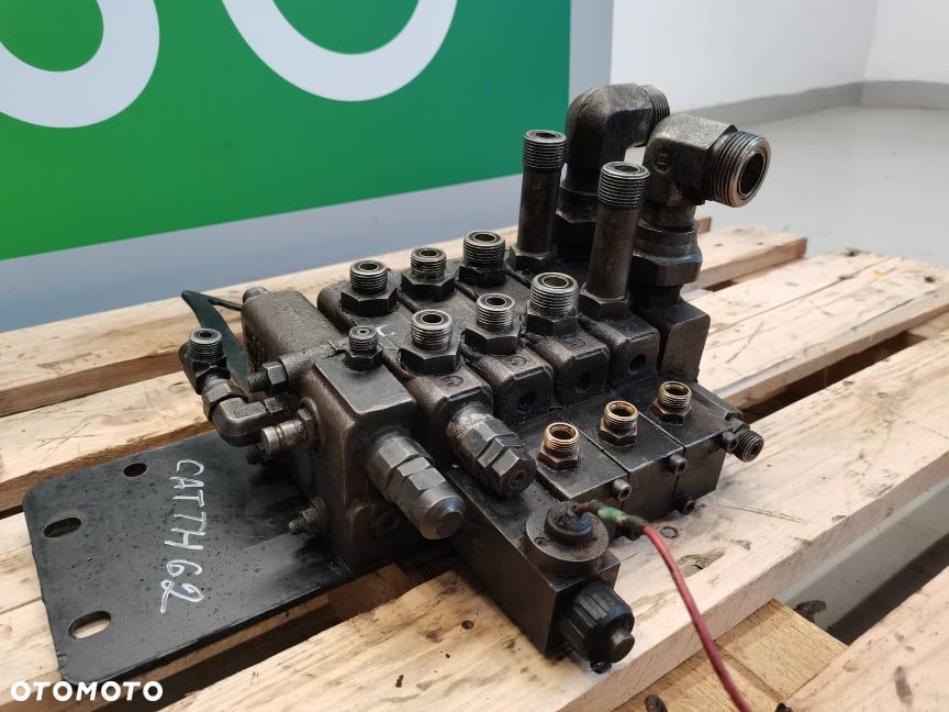 Rozdzielacz hydrauliczny CAT TH 63 - 10