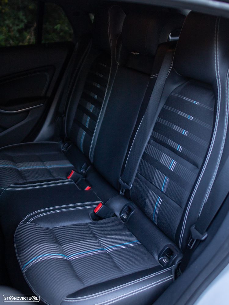 Mercedes-Benz CLA 180 d Shooting Brake - 11