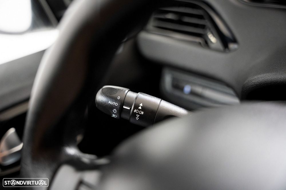 Peugeot 208 1.2 VTi SE Style - 9