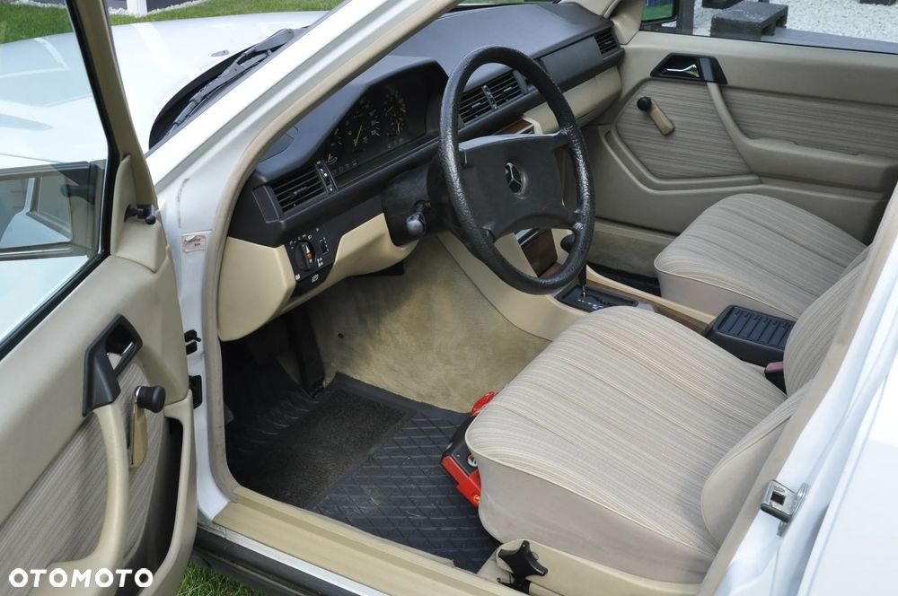 Mercedes-Benz W124 (1984-1993) - 39