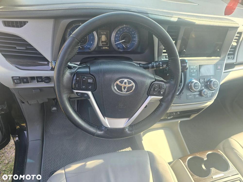 Toyota Sienna 3.5 V6 - 7