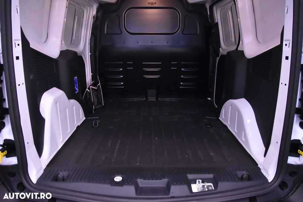 Ford Transit Courier Van - 18