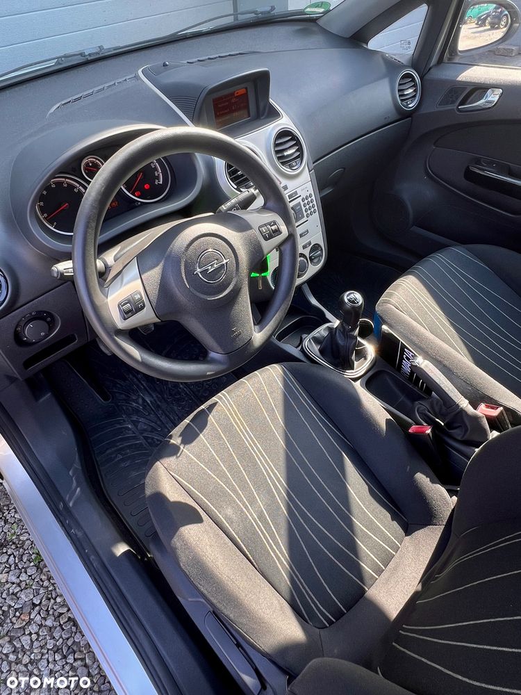 Opel Corsa 1.2 16V Edition - 11