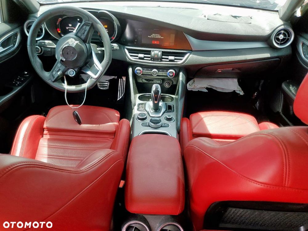 Alfa Romeo Giulia 2.0 Turbo 16V AT8-Q4 Intensa - 6