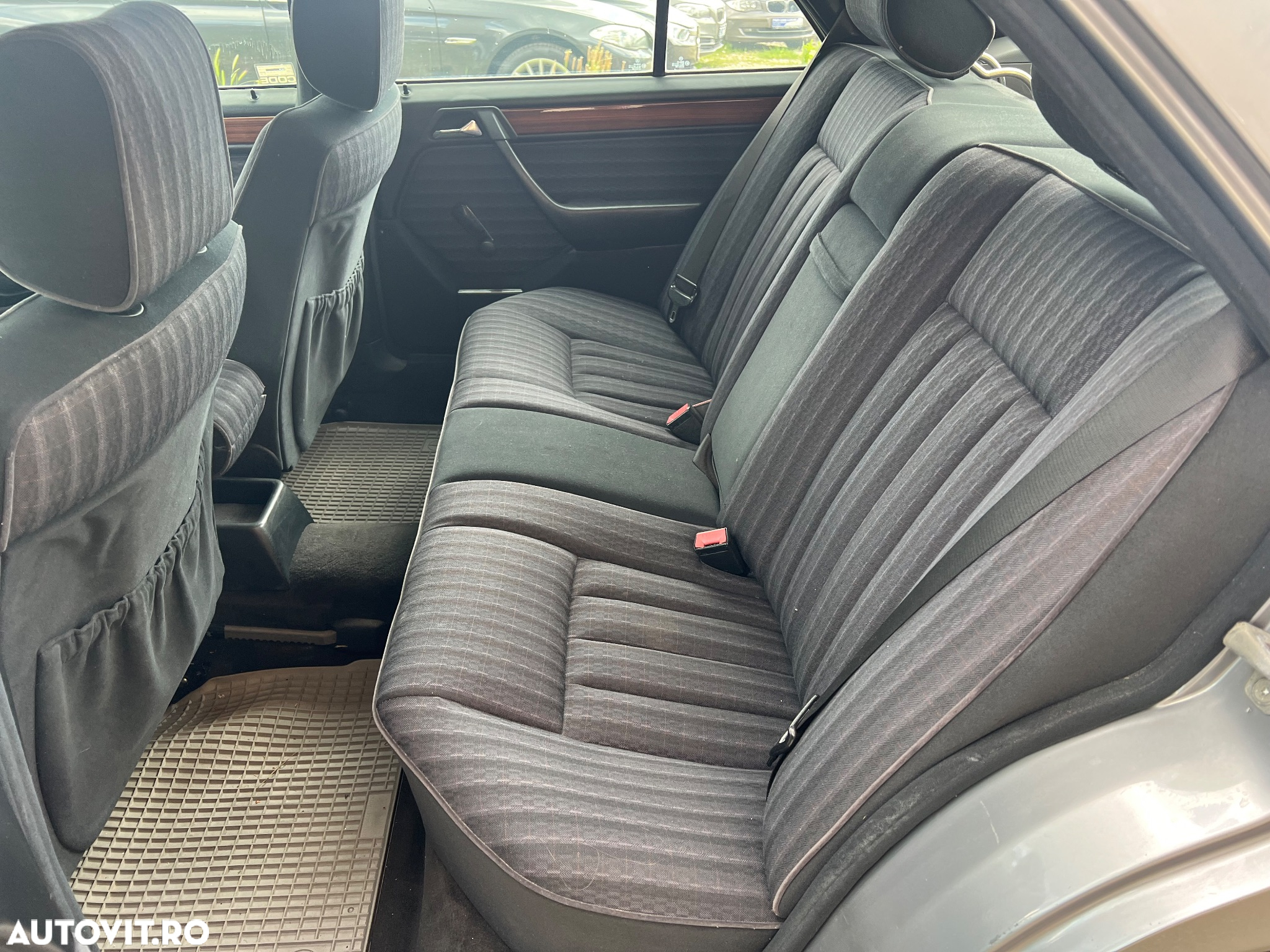 Mercedes-Benz W124 - 12