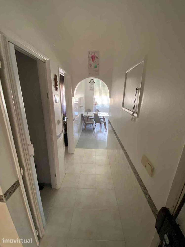Apartamento T2 com varanda e pronto a habitar vista para o rio - Grande imagem: 5/10