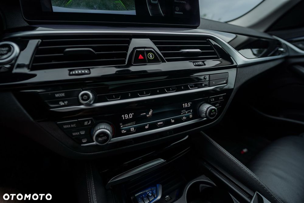 BMW Seria 5 520d xDrive Sport Line - 28