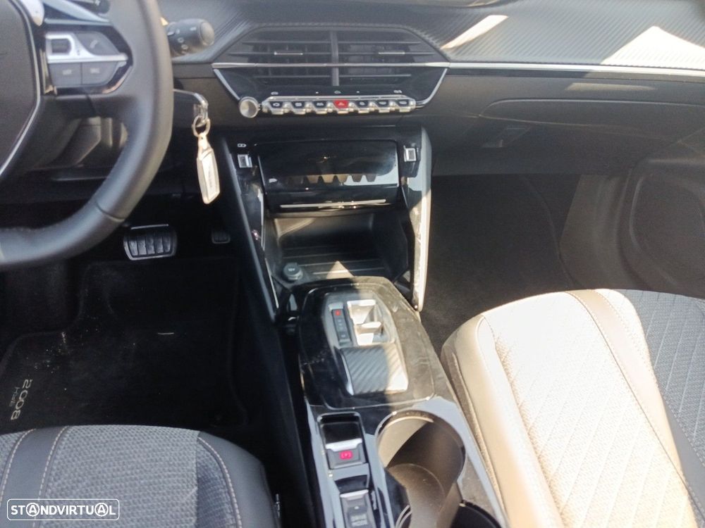 Peugeot 2008 - 11