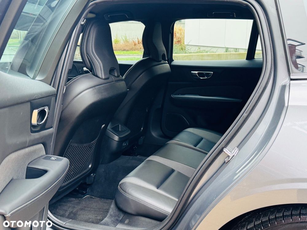 Volvo V60 D4 AWD R-Design - 39