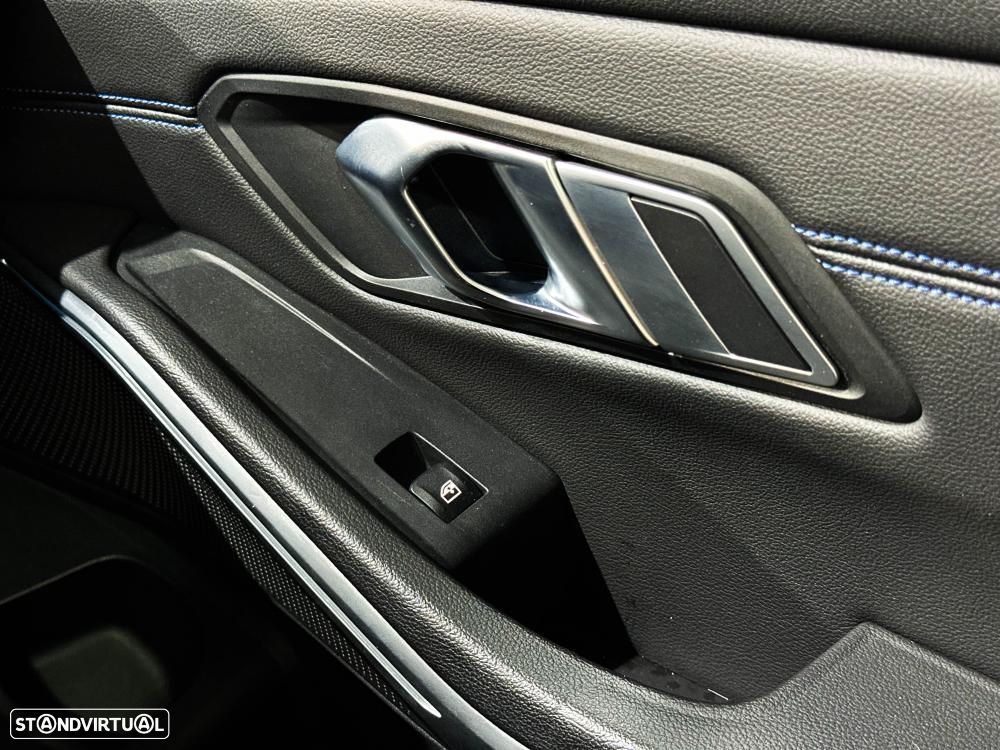 BMW 330 e Pack 50 anos M Auto - 30