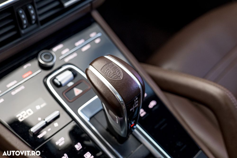 Porsche Cayenne - 26