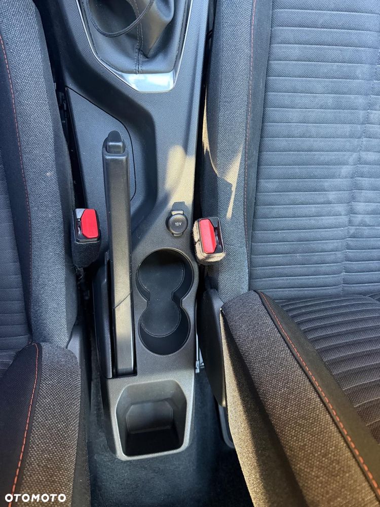 Peugeot 208 - 5