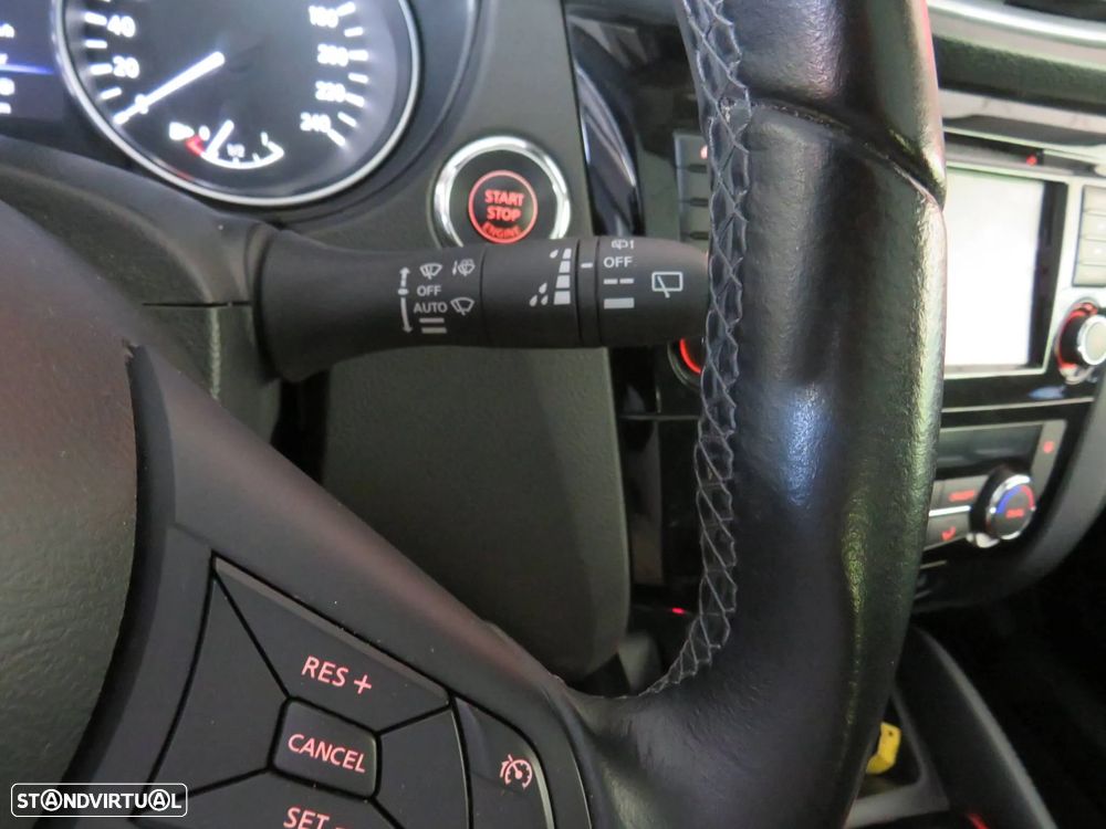 Nissan Qashqai 1.5 dCi N-Connecta J18+Led - 32