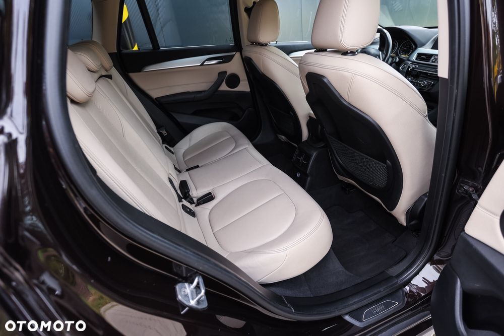 BMW X1 xDrive20i Advantage sport - 25