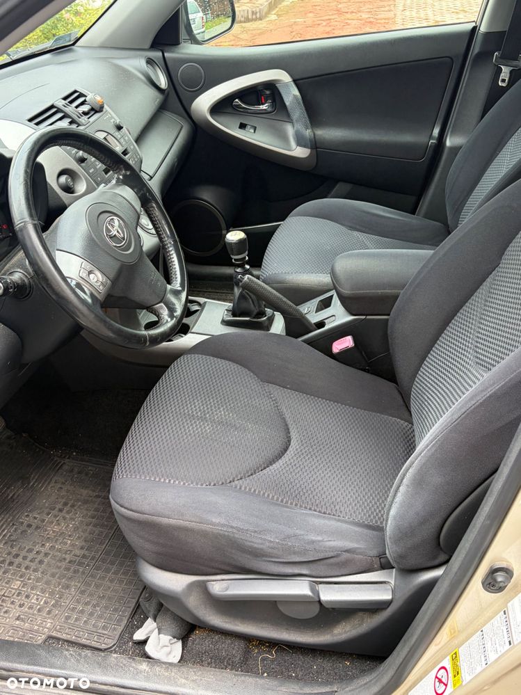 Toyota RAV4 - 6