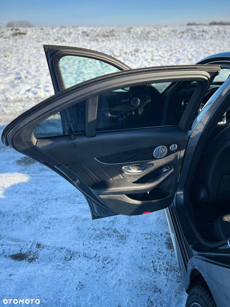 Mercedes-Benz Klasa C 200 4Matic 9G-TRONIC Edition 19 - 13