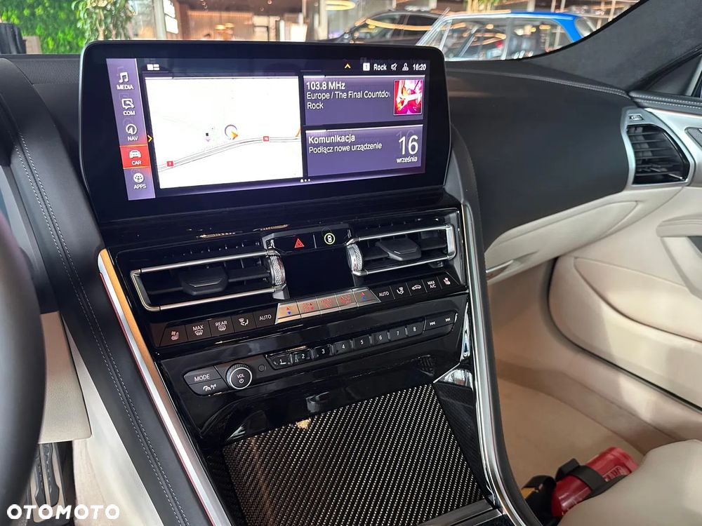 BMW Seria 8 - 22