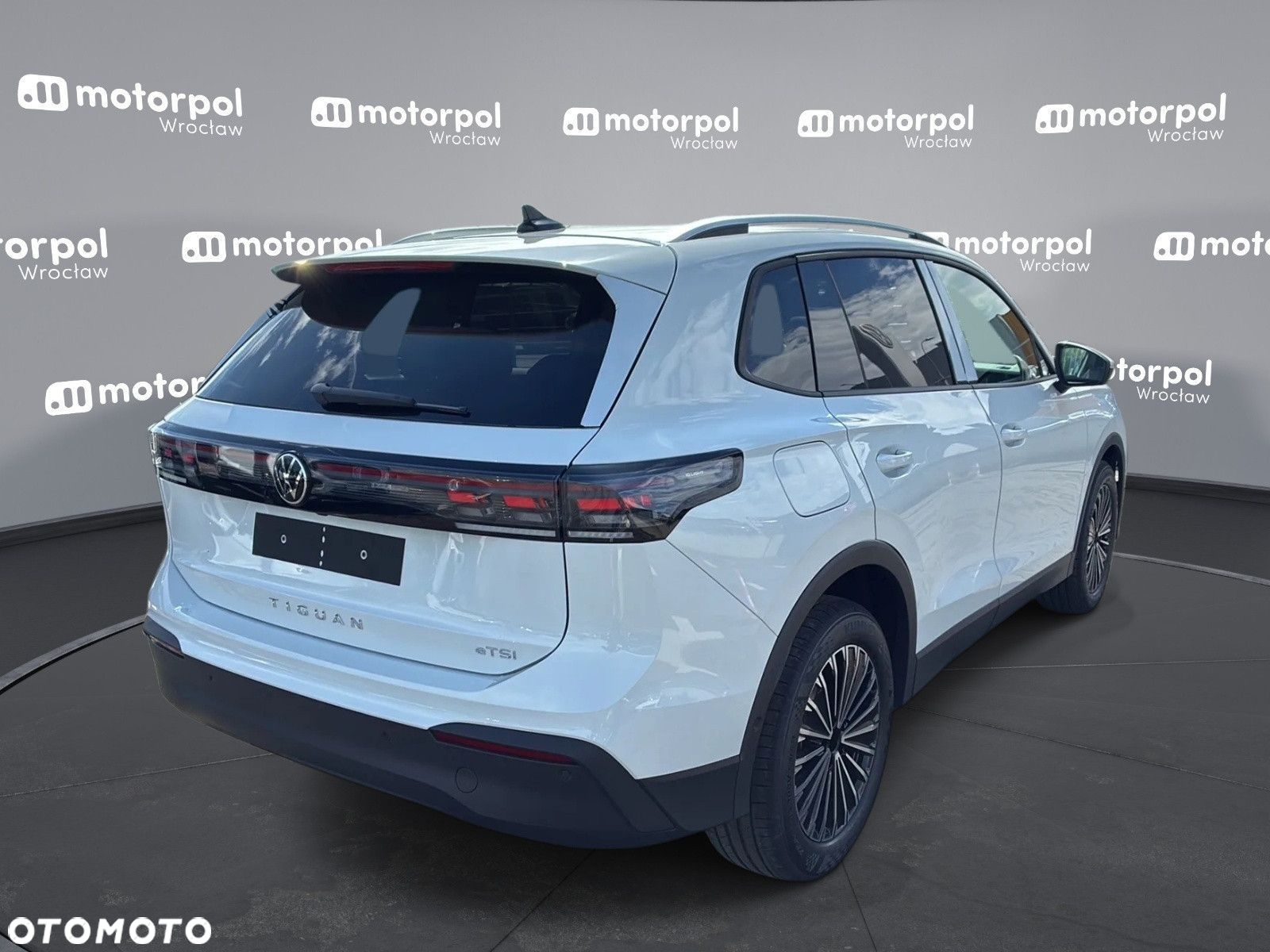 Volkswagen Tiguan - 10