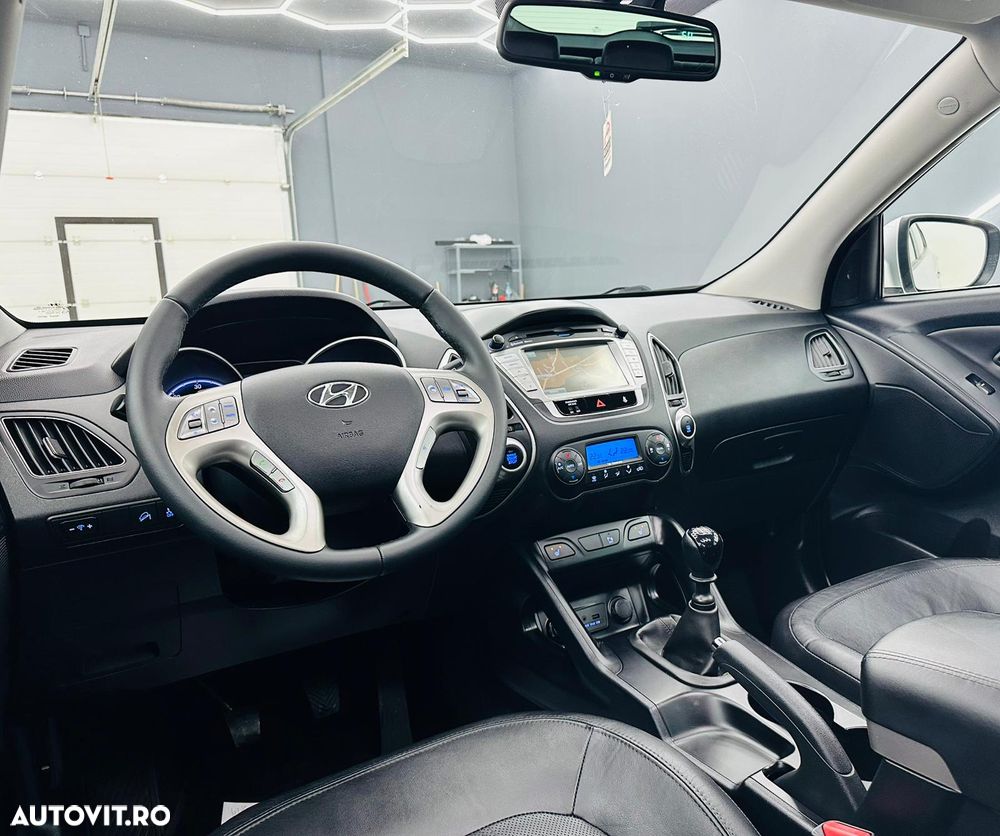 Hyundai ix35 1.7 CRDI 2WD blue Finale Silver - 21