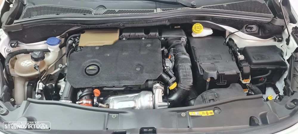 Peugeot 2008 BlueHDi 100 STOP & START Signature - 33
