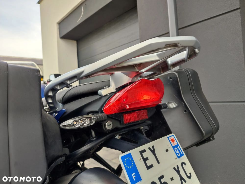 BMW F - 33