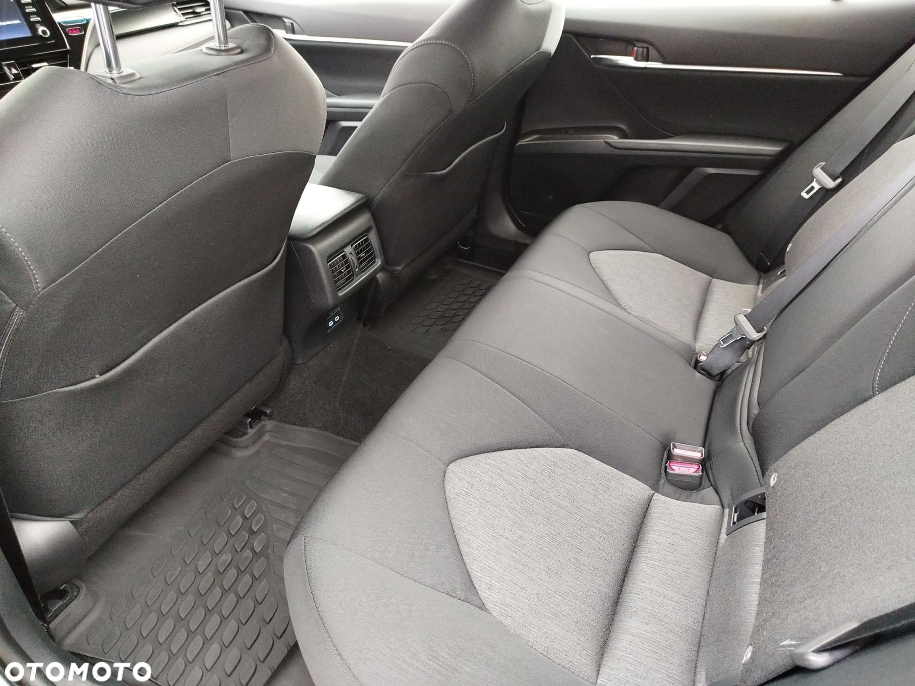 Toyota Camry - 12