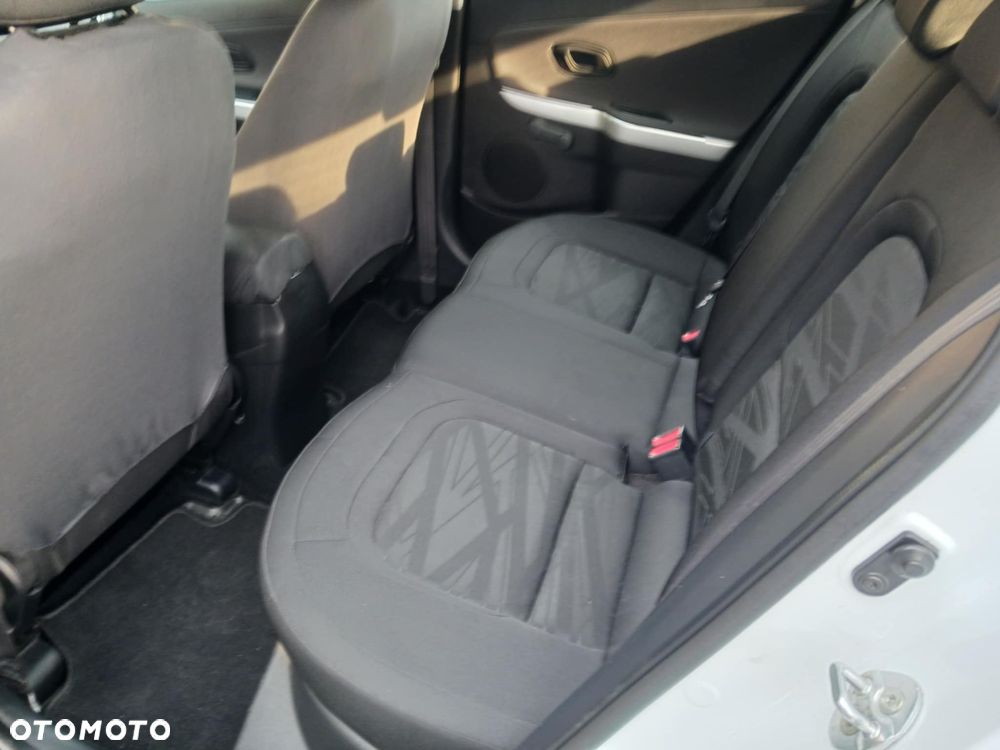 Kia Ceed 1.4 L - 8
