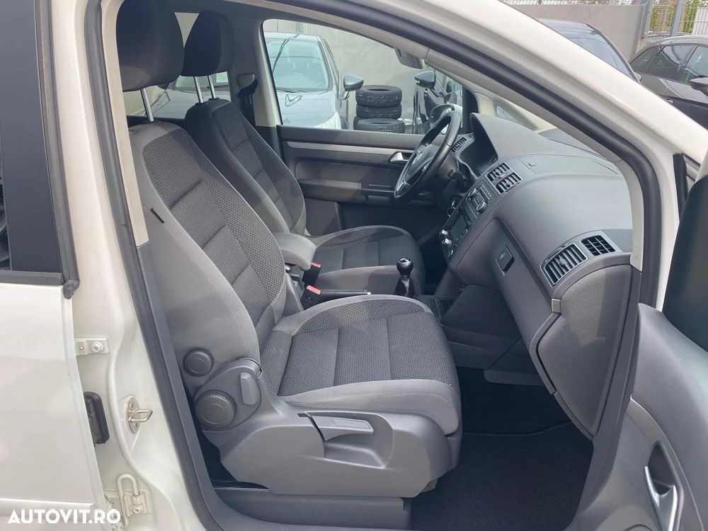 Volkswagen Touran - 16