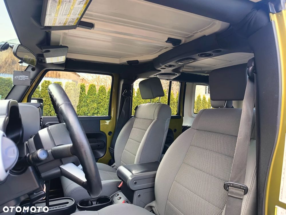 Jeep Wrangler Unlimited 3.8 Automatik Sahara - 24