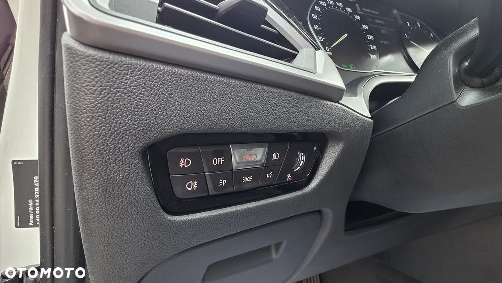BMW Seria 3 318d - 23