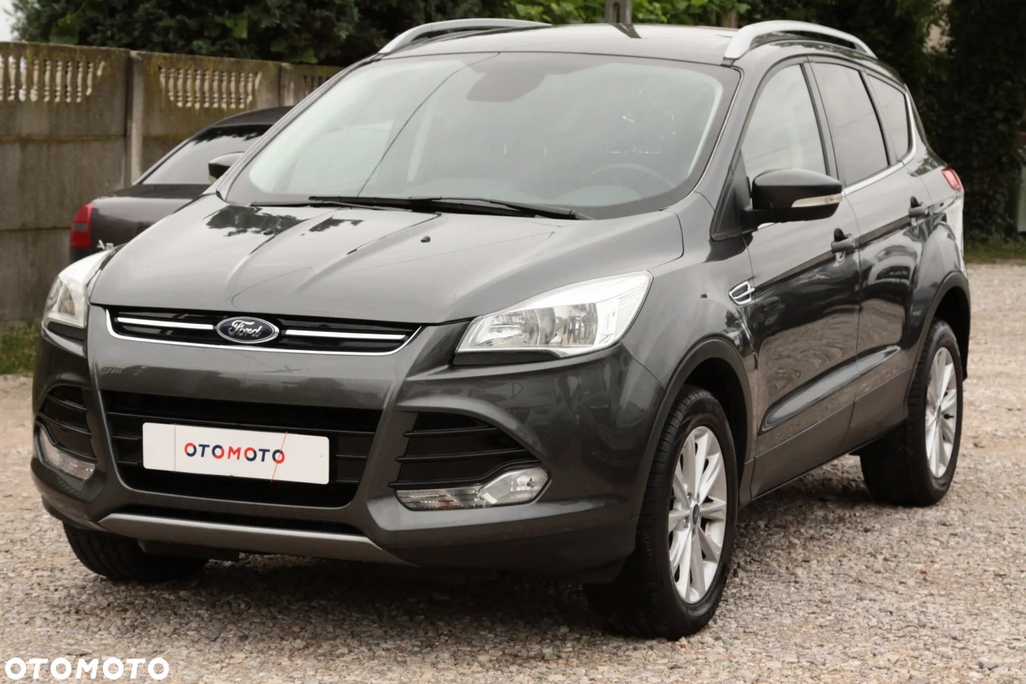 Ford Kuga 2.0 TDCi 2x4 Titanium - 4