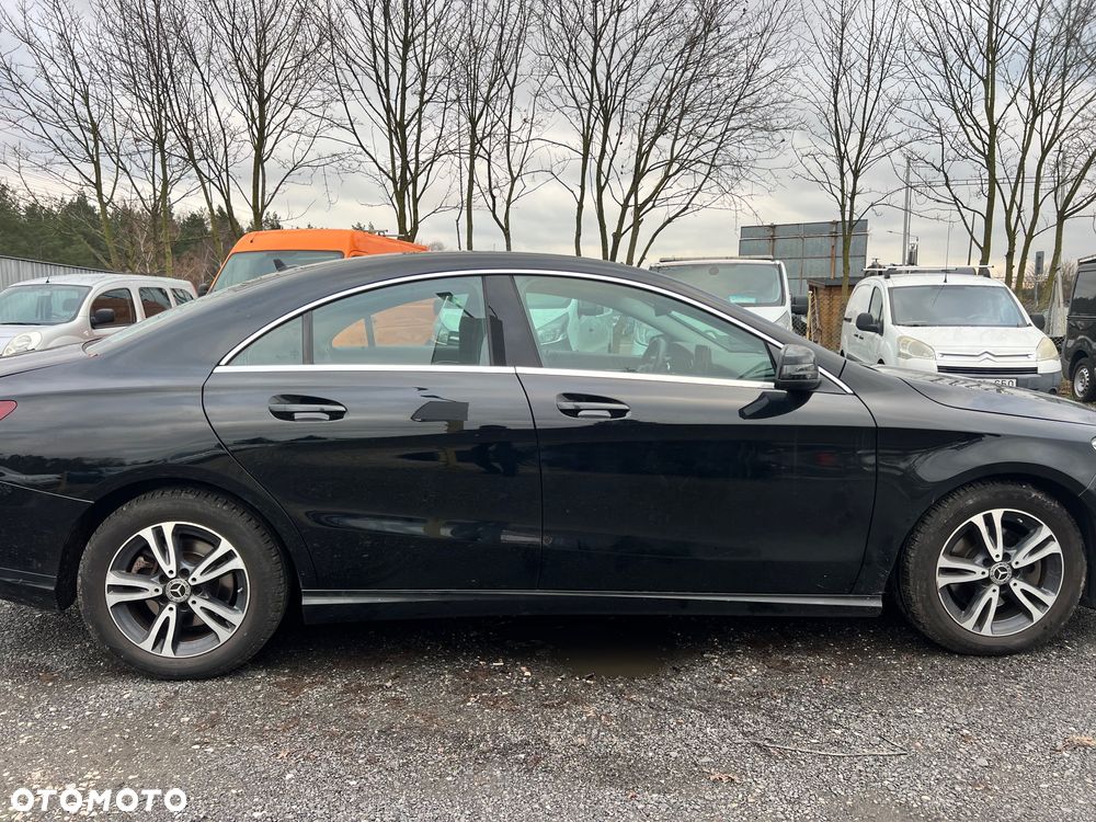 Mercedes-Benz CLA 200 7G-DCT UrbanStyle Edition - 8