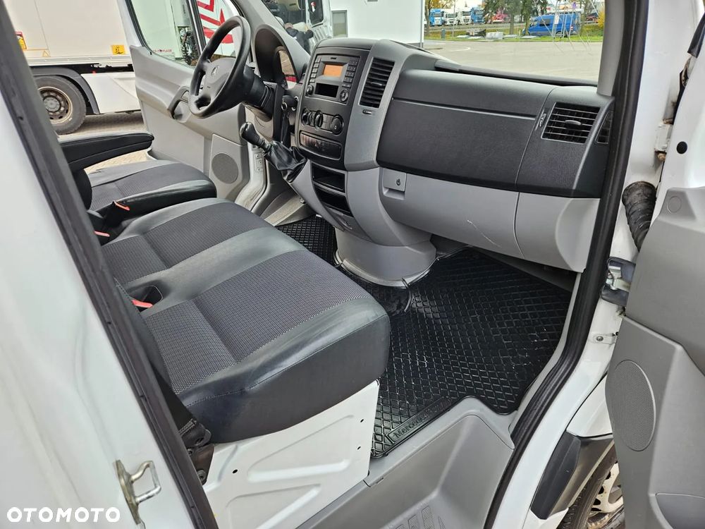 Mercedes-Benz Sprinter - 21