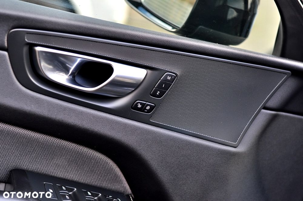 Volvo XC 60 T6 AWD Recharge Geartronic RDesign - 35